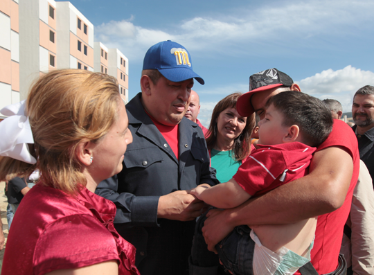 Chavez con entregando casas 01