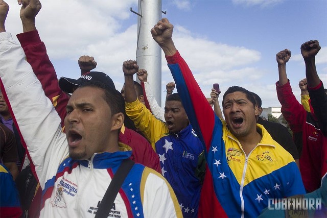 Cubanos en la Plaza por Chávez 05