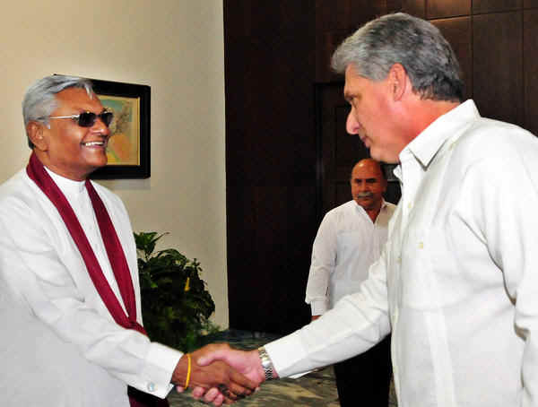 Miguel Díaz-Canel y Chamal Jayantha