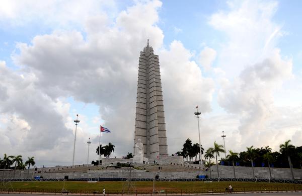 Plaza de la Revolución antes del 1ro de Mayo 02