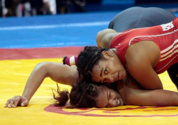 Cubana Liset Hechevarriarojo (arriba) 72-kg durante Guadalajara 2011 