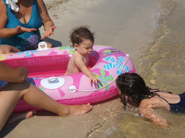 DDHH-Cuba. Familia en la playa 