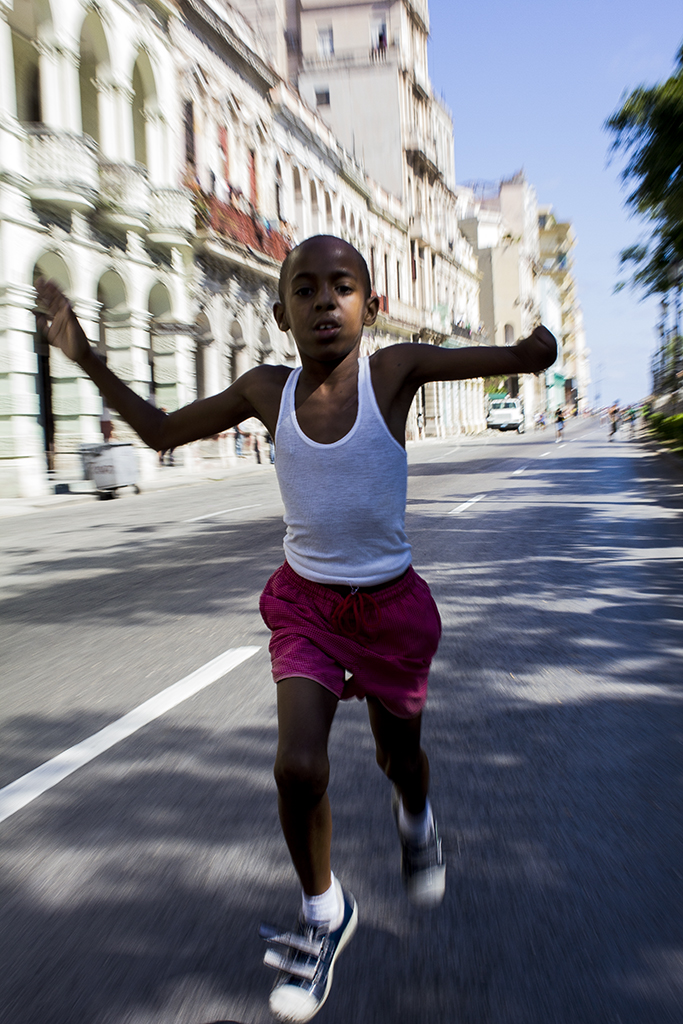 DDHH-Cuba. Niño discapacitado participa en maratón 