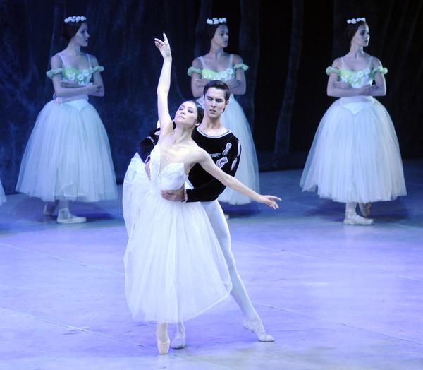 bailarines en Gala de Ballet Cuba- China