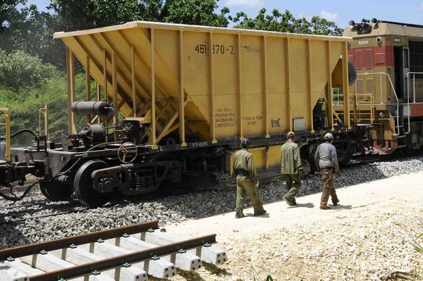 Construcción de la vía férrea, Terminal de Contenedores del Mariel y La Habana