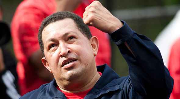 Hugo Chávez puño