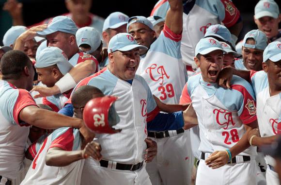 Pelota cubana: un Ciego con tres coronas