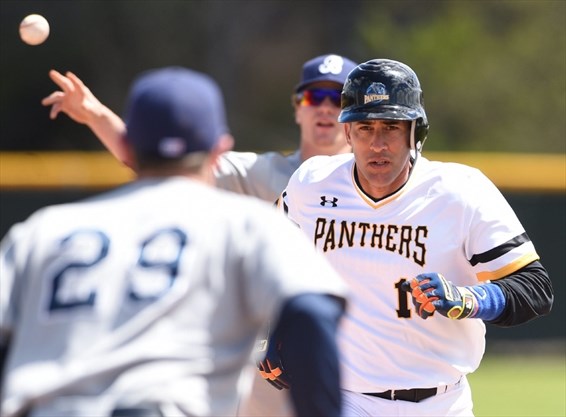 Yulexis la Rosa-Ligas Extranjeras de Béisbol