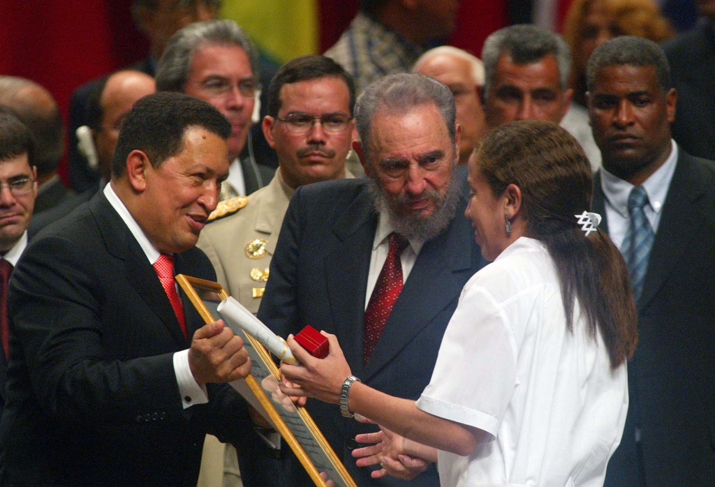 Fidel y Ch;avez en la ELAM