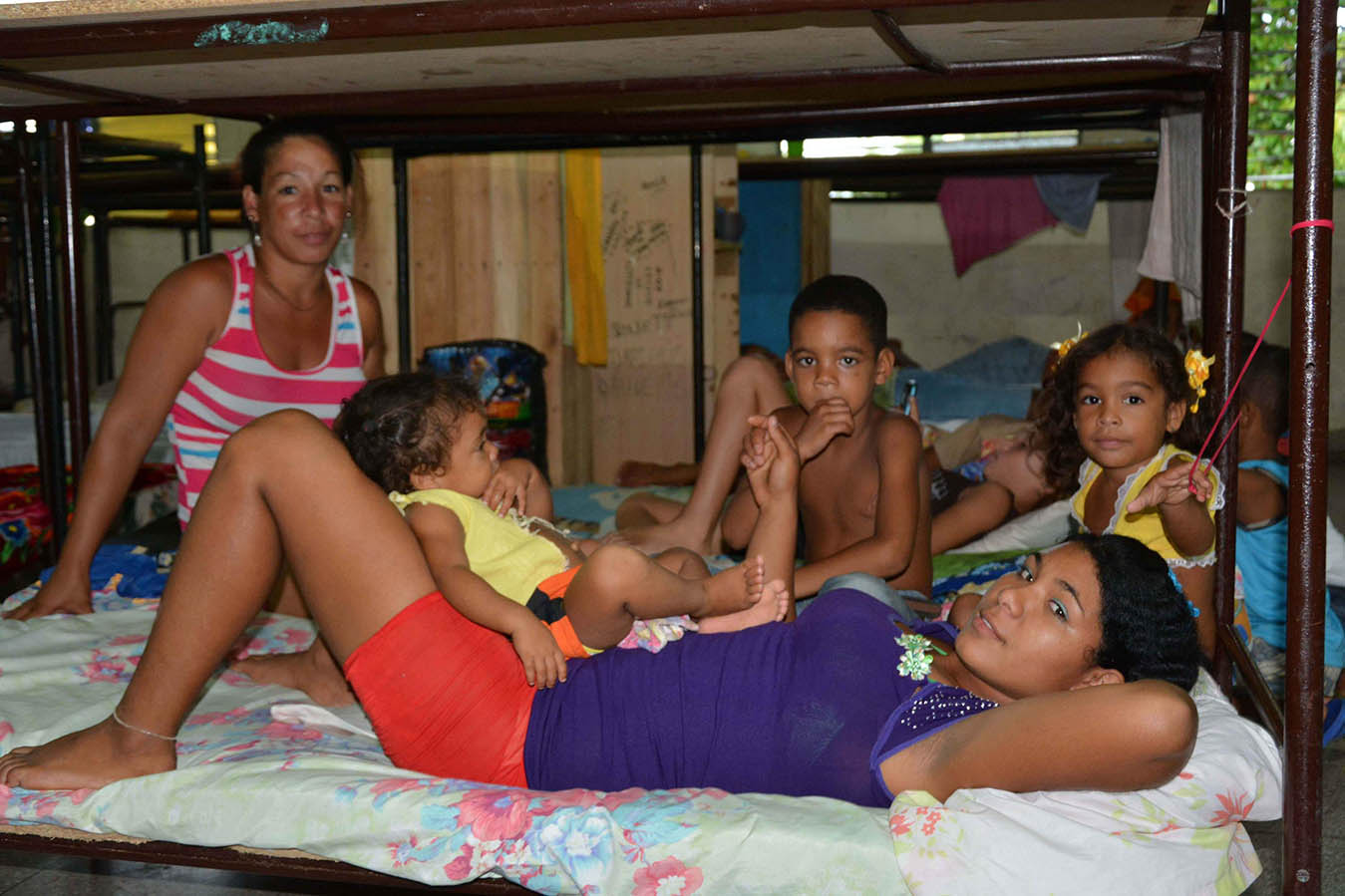 Protegidos los bayameses procedentes de zonas bajo riesgo de inundaciones, ante la cercanía del huracán Irma por la costa norte de Cuba. Granma, el 8 de septiembre de 2017.