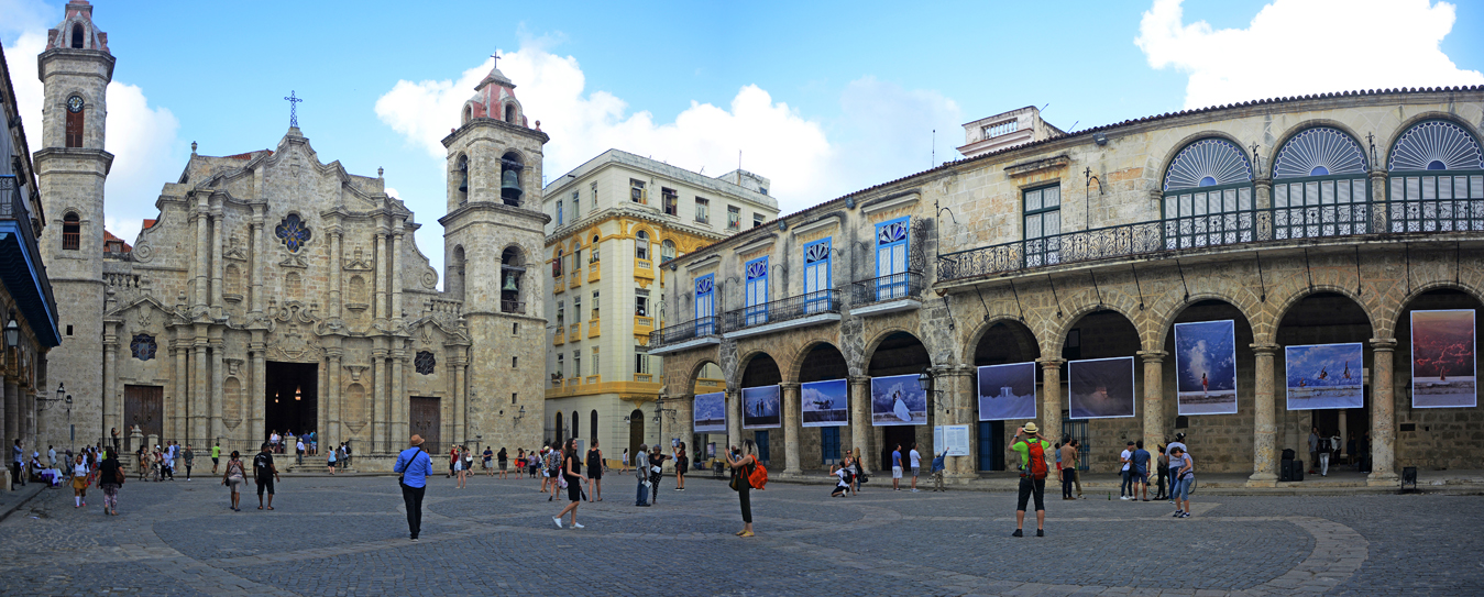 La Plaza de la Catedral de La Habana es la galería a cielo abierto que escogió Gabriel Guerra Bianchini para su exposición personal “Es la Esperanza”.