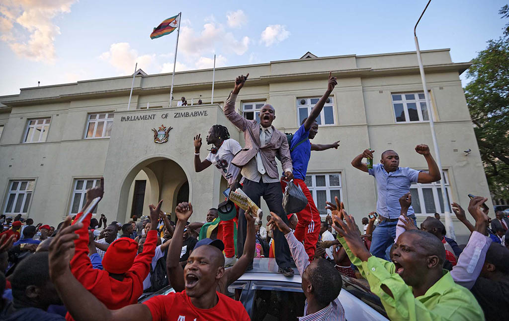 Robert Mugabe deja el gobierno de Zimbabue