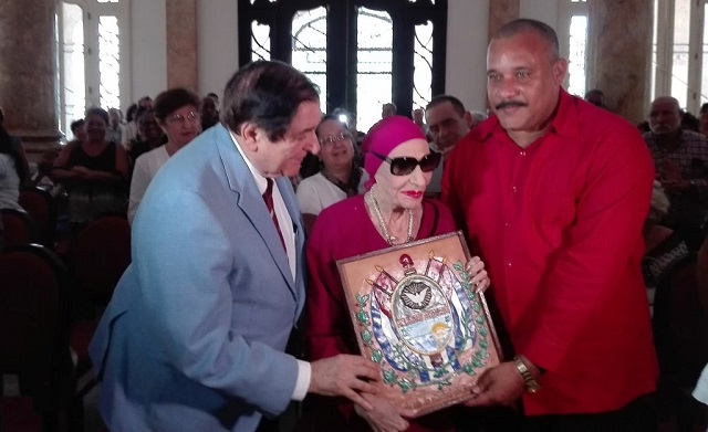 Alicia Alonso-Premio Escudo de la Ciudad de Sancti Spíritu