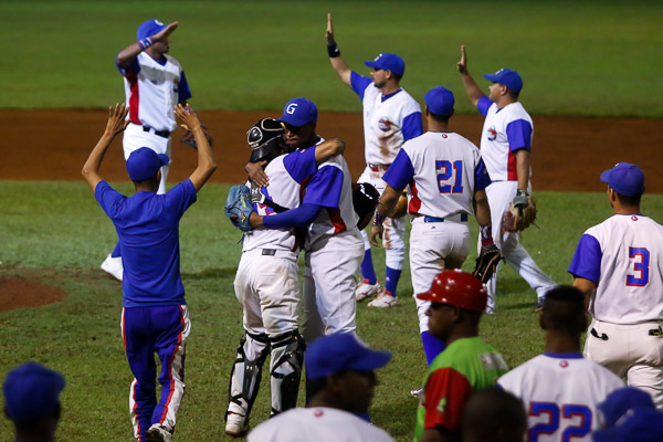 Equipo de béisbol de Granma vs. Equipo Las Tunas