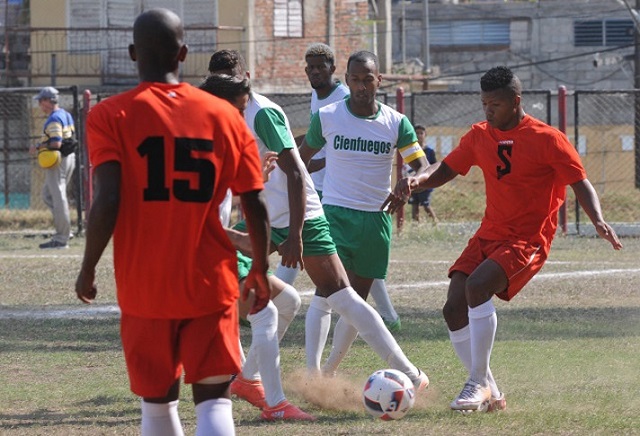 Santiago de Cuba vs. Cienfuegos-nacional de fútbol