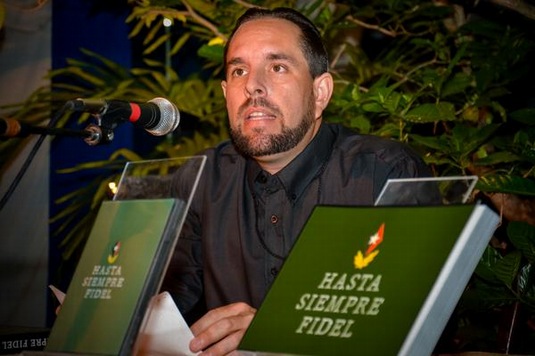 Feria del Libro en Holguí-Hasta siempre Fidel-presentación