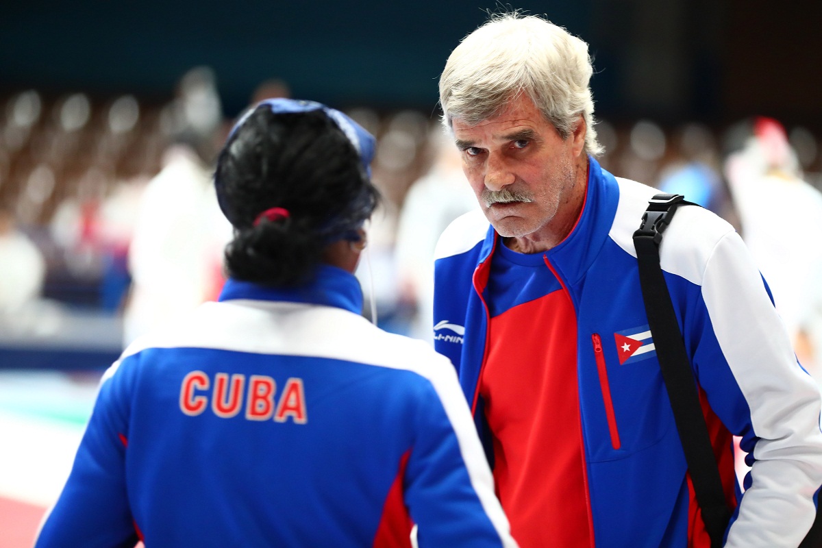 pedro enriquez entrenador de esgrima