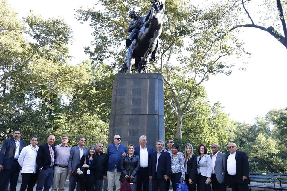 Junto a parte de la delegación cubana