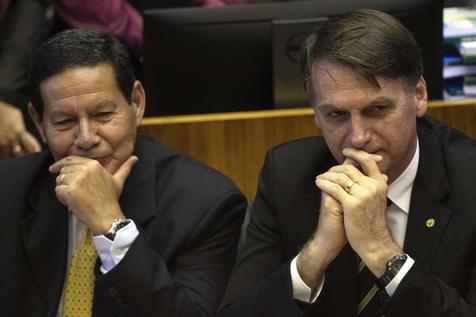 Hamilton Mourao y Jair Bolsonaro