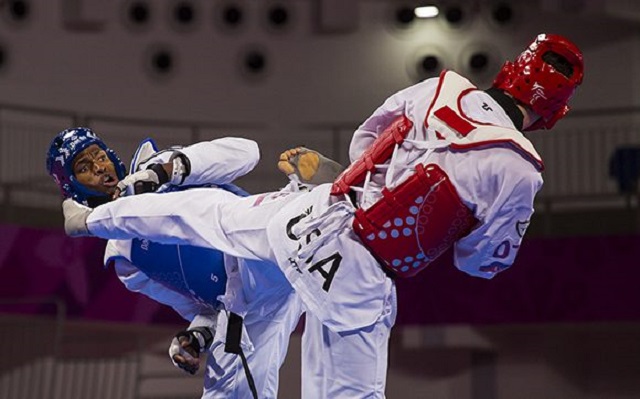 Rafael Alba vs. americano Jonathan Healy