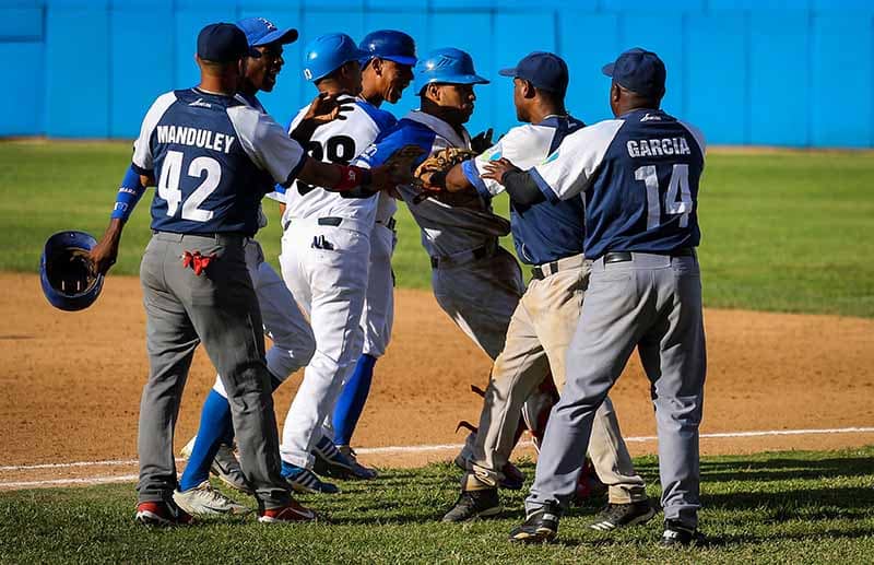 Trifulca ocurrrida en el juego de Industriales vs. Holguín