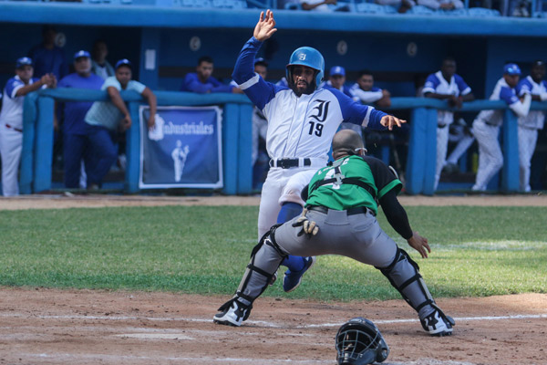 Serie Nacional de Beisbol Cienfuegos vs Industriales