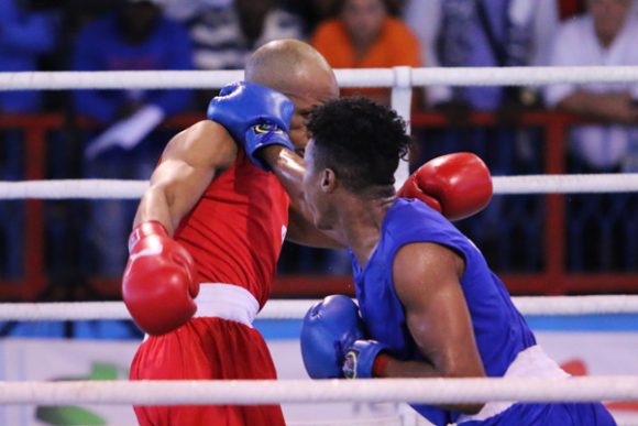 Kevin Brown vs. Roniel Iglesias-Torneo de Boxeo Playa Girón