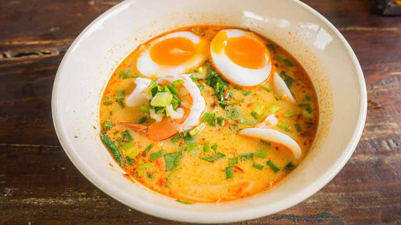 Sopa  de verduras con huevo