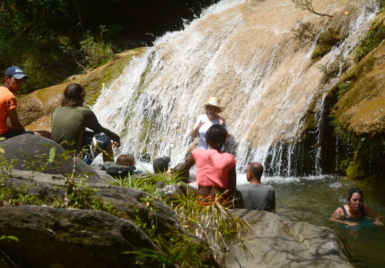 Las excursiones a cascadas y otros parajes naturales interesantes es algo que distinguen los veraneantes que llegan a la Base de Campismo Popular Planta Cantú, en Sancti Spíritus (Oscar Alfonso Sosa, ACN)