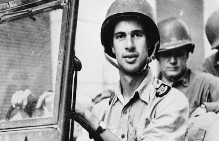 A pesar de no dejar explícitamente, en la obra, su descontento con la bomba nuclear lanzada a la ciudad japonesa. John Hersey, tras la publicación de Hiroshima, se convirtió en un crítico acérrimo de las armas nucleares. 