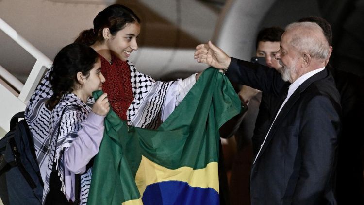 Luis Inacio Lula junto a dos israelitas