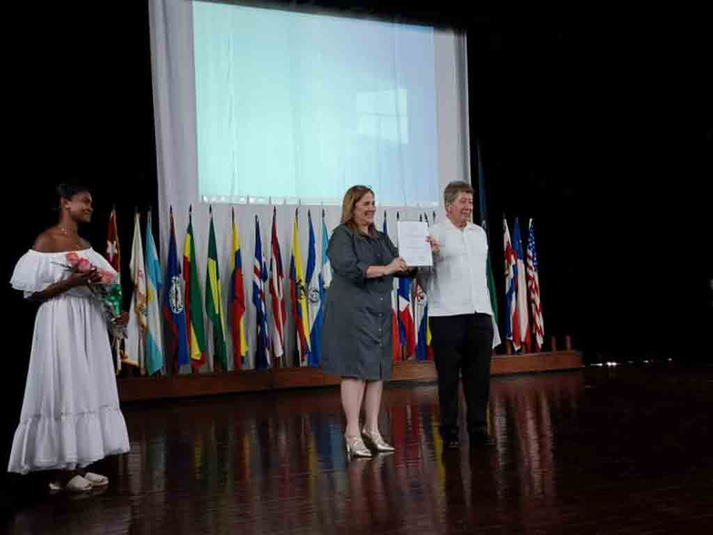 Escuela Latinoamericana de Medicina logra acreditación internacional