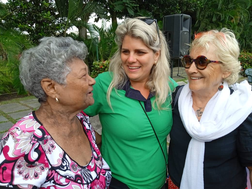 Tinou, la guía turística Mileidys Amador y Yolanda