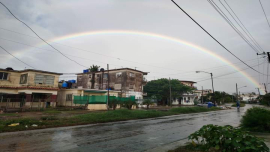 Haciendo frente a toda tempestad, emerge una historia de fortaleza y unidad que define el carácter resiliente y revolucionario del pueblo cubano.