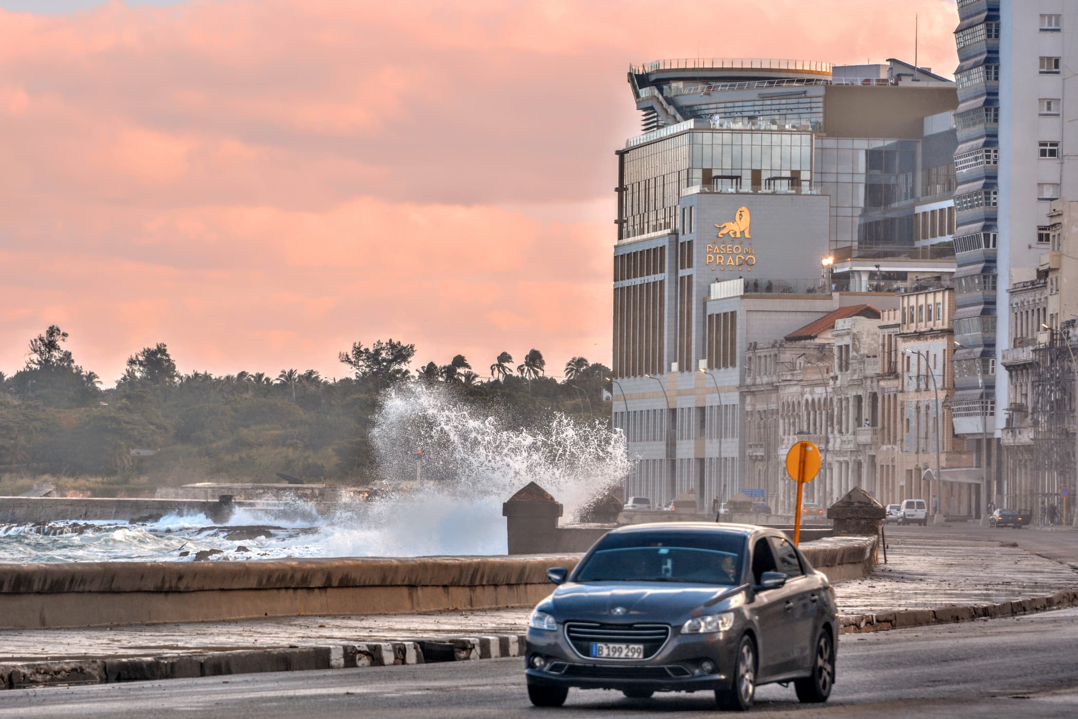 Inundaciones en el malecón habanero este viernes