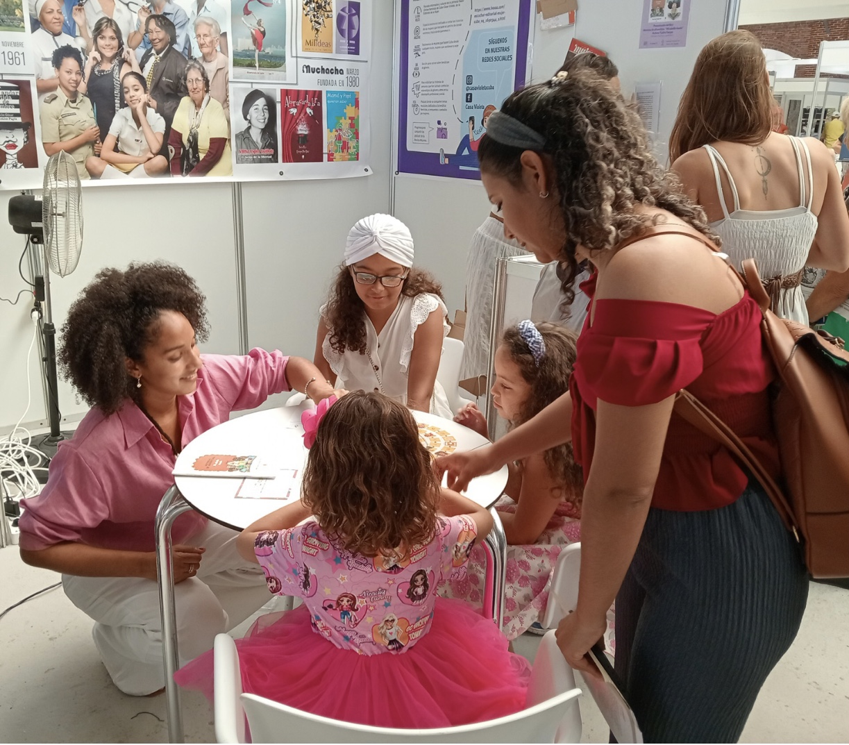 Historias de Afroestima”, un libro para celebrar el cabello rizo Historias de Afroestima”, un libro para celebrar el cabello rizo