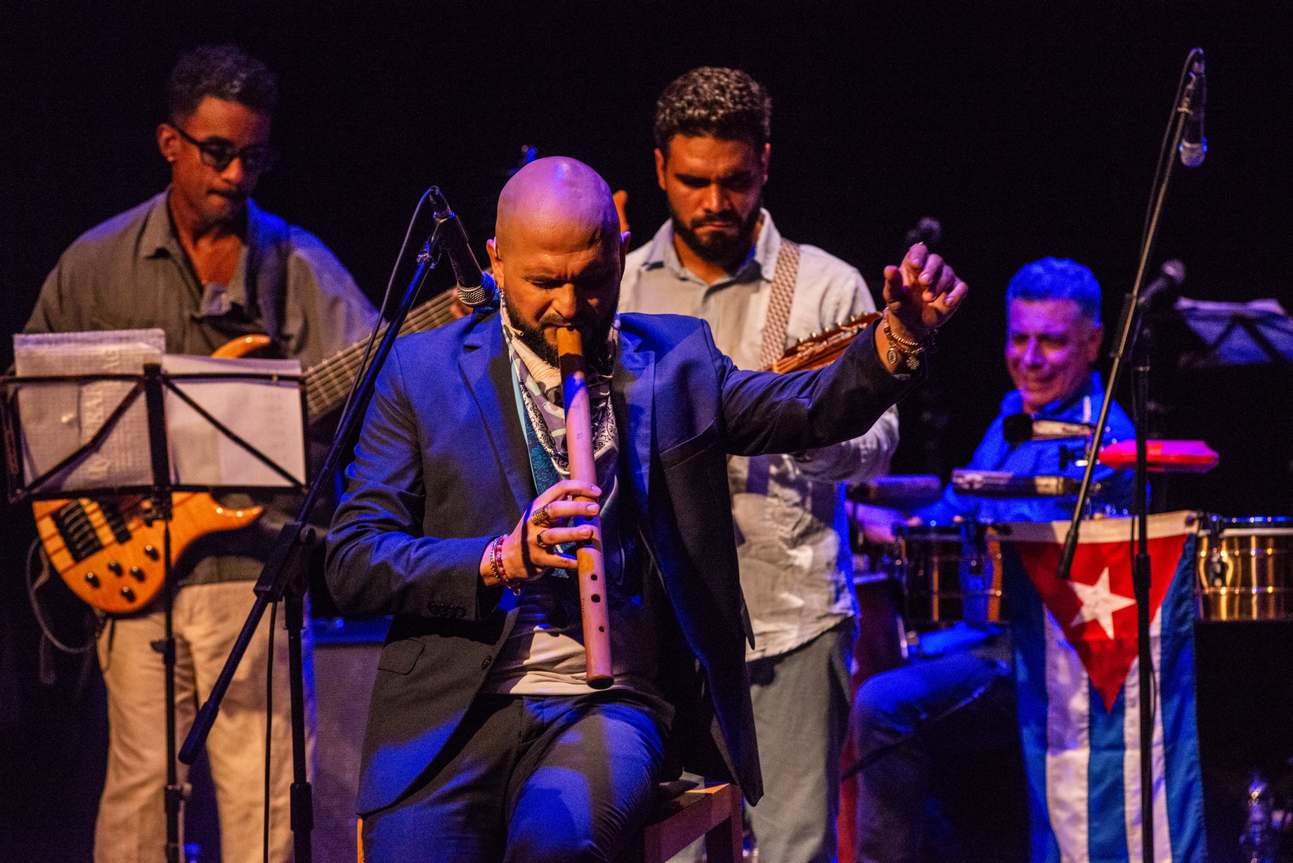 Olokun dio permiso a una quena y un piano Olokun dio permiso a una quena y un piano