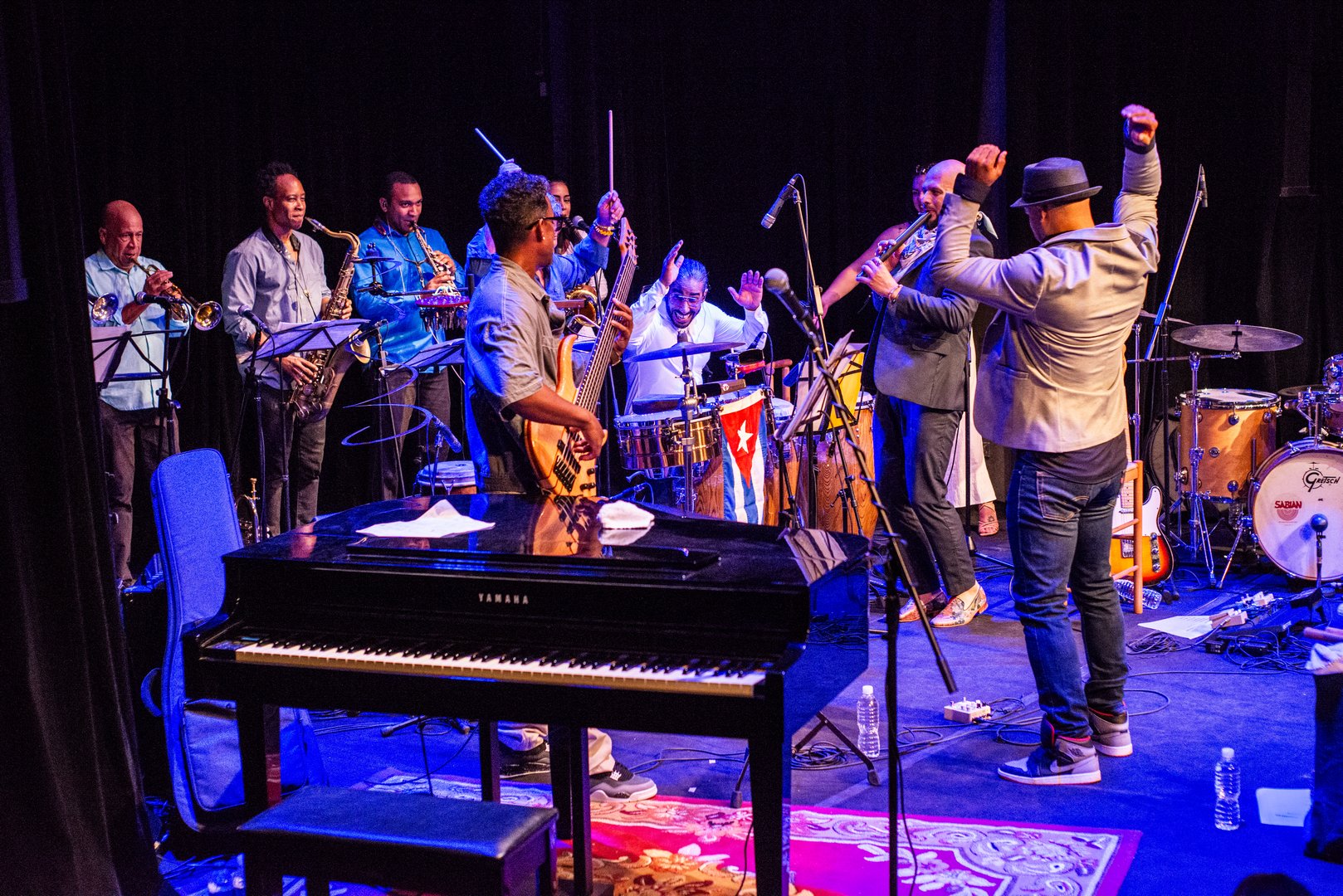 Olokun dio permiso a una quena y un piano. Olokun dio permiso a una quena y un piano.