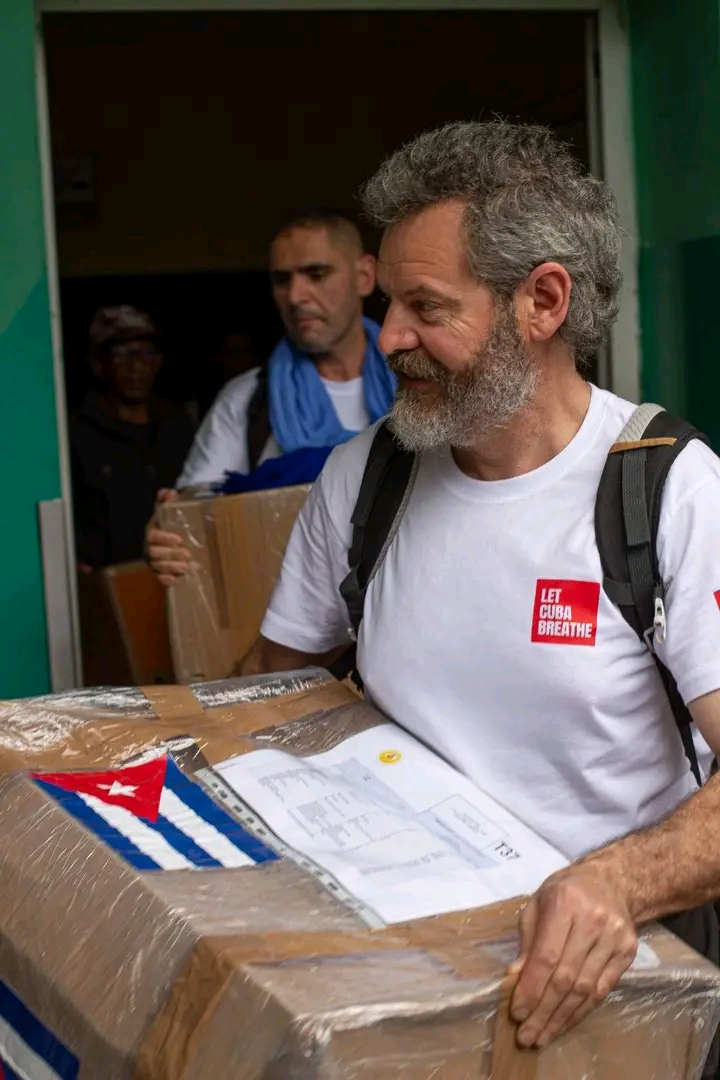 Convoy «Nuestra América»  llega al Centro de Inmunología Molecular. Fotos: Naturaleza Secreta 